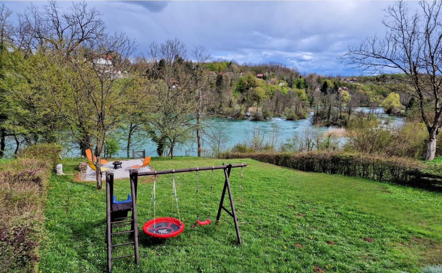Pixie House - Mreznica, Private Pier, Hot Tub Počitniška hiša