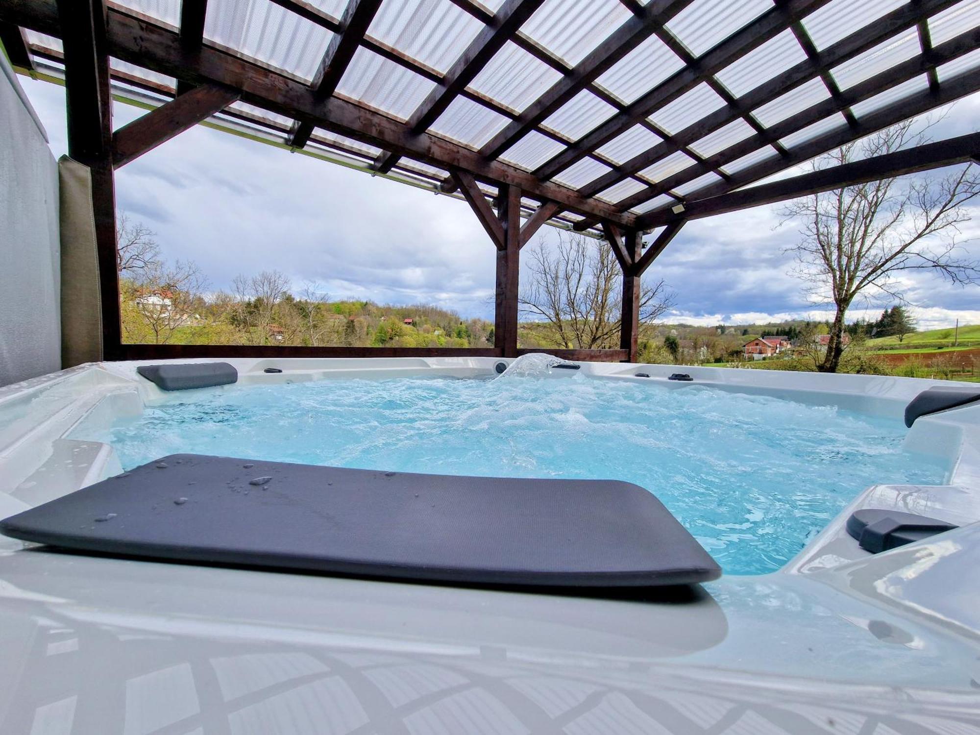 Pixie House - Mreznica, Private Pier, Hot Tub Počitniška hiša Gornji Zvecaj