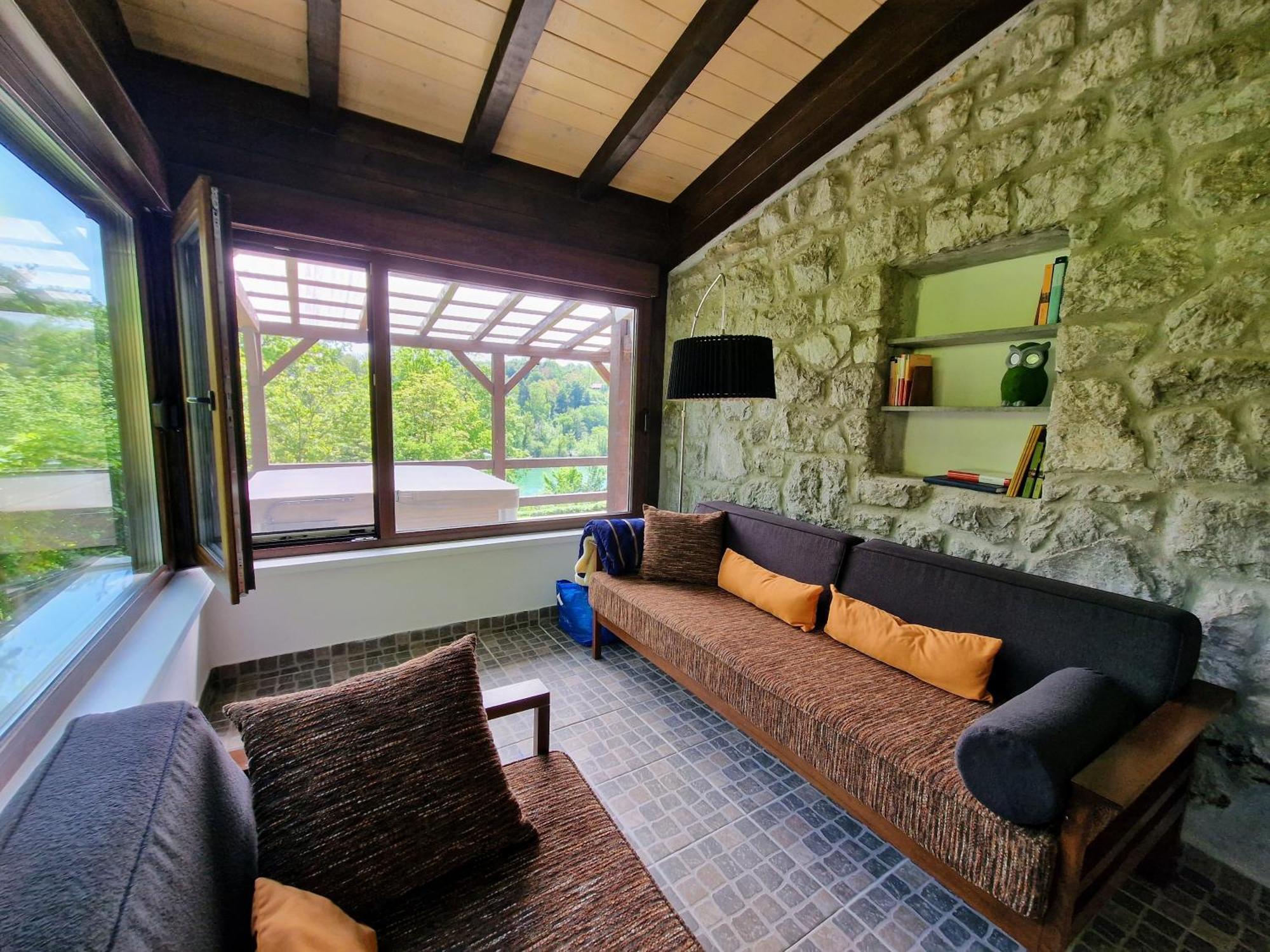 Pixie House - Mreznica, Private Pier, Hot Tub Počitniška hiša Gornji Zvecaj
